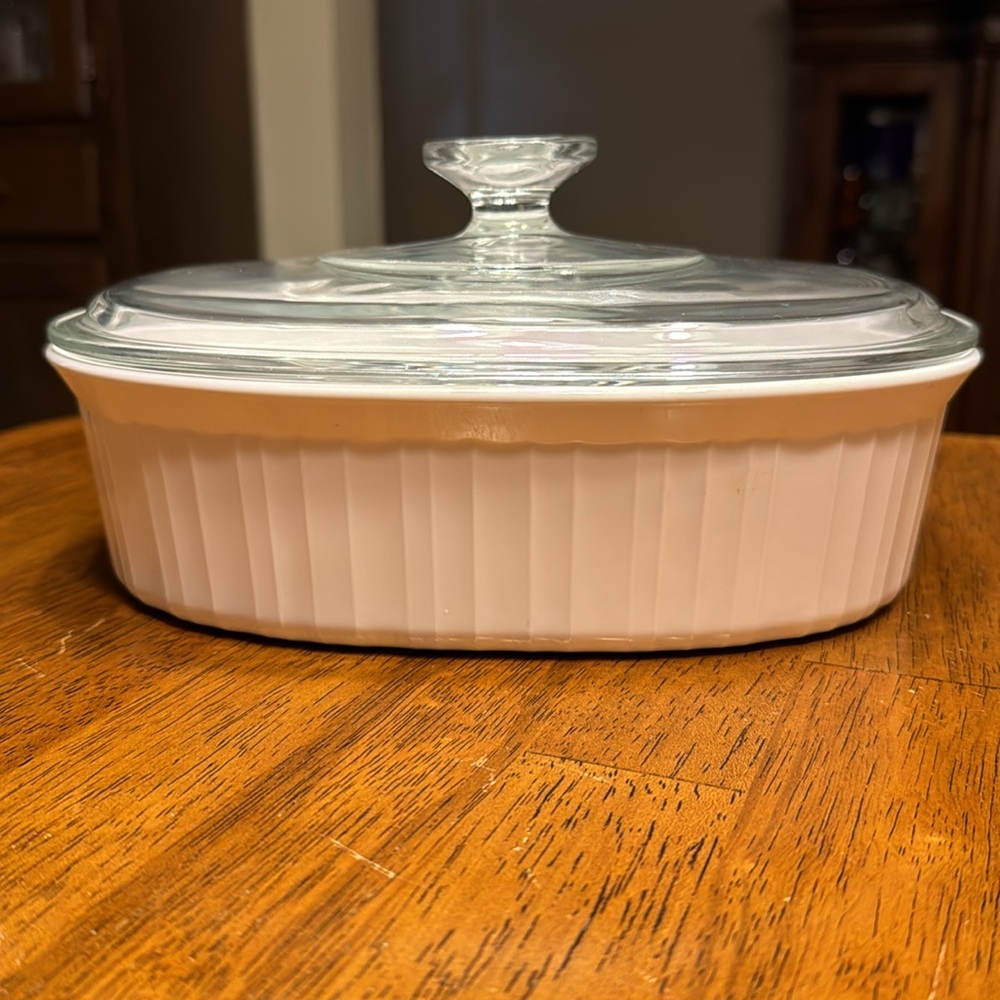 Corning ware French white,1.8 ltr. oval casserole w/ lid. - Picture 2 of 8